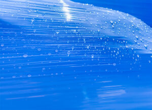 PolyStretch blu mit Wassertropfen