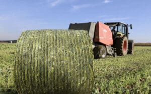 Zill Rundballen PowerWrap auf dem Feld