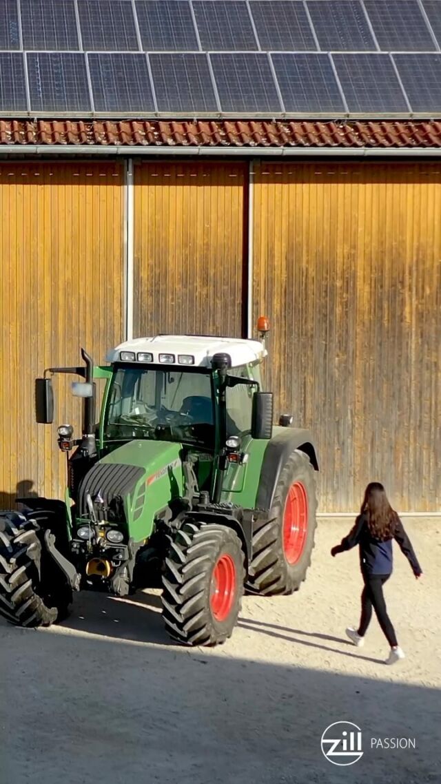 It’s a passion! 🚜🌱👨‍🌾
#zill #ernte #ersterschnitt #landwirtschaft #landwirt #farmlife #tractor #harvest #grasernte #silage #passion #fendt #jcb #krone #claas #johndeere #deutz